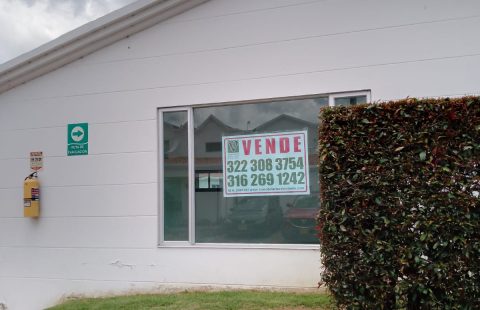 VENDEMOS ESPECTACULAR LOCAL EN ZIPAQUIRA.-(YM)