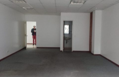 A LA VENTA BELLA OFICINA / CONSULTORIO EN CENTRO ILARCO (NORTE BOGOTA)-(YM)