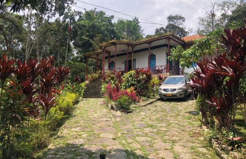 EXCELENTE FINCA  CARACOLI CACHIPAY